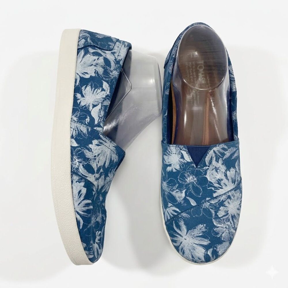 TOMS Avalon Slip On Sneakers Womens 9 Blue Suede Floral Print Casual Comfort